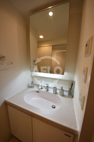 洗面設備　クロスレジデンス大阪新町　化粧台収納