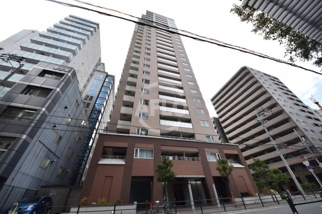 建物外観　クロスレジデンス大阪新町　25階建てのタワーマンション