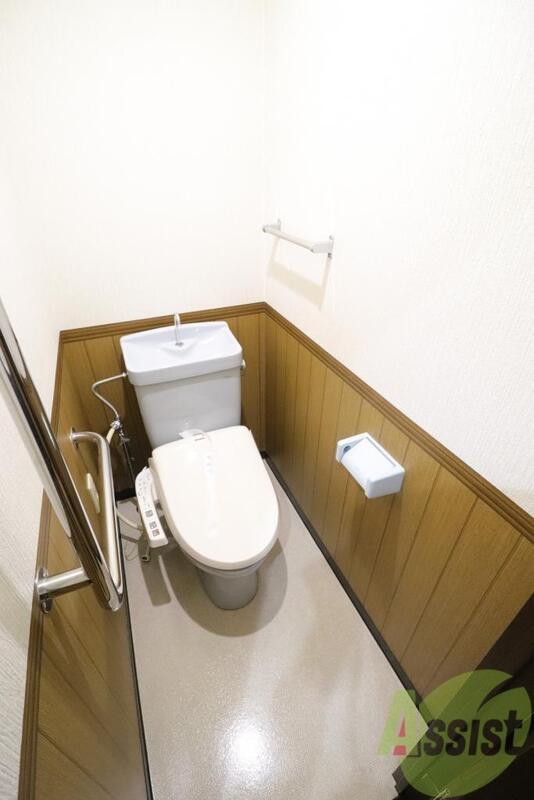トイレ　手洗い場一体型のトイレです。