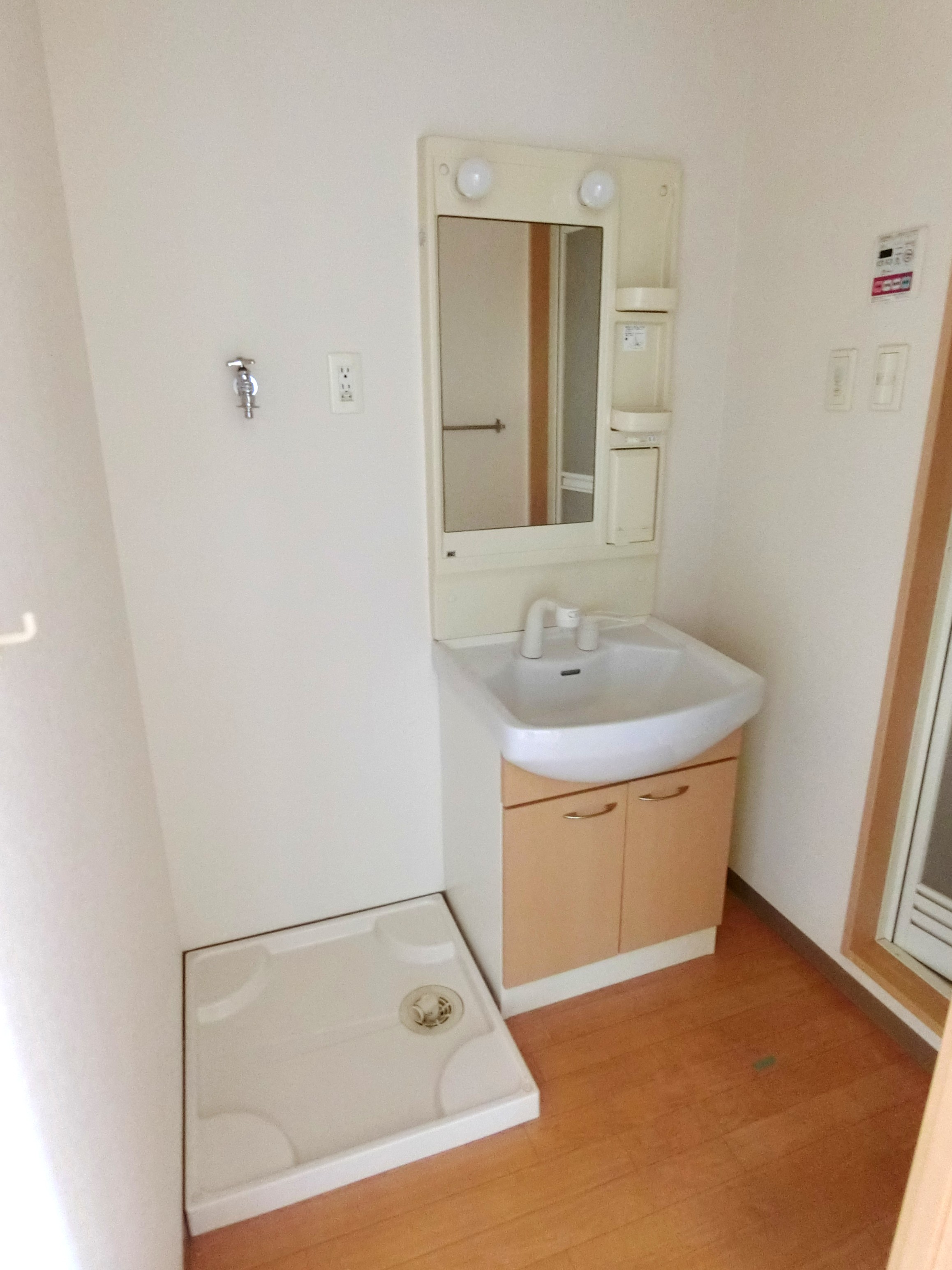 洗面設備　独立洗面台 ※別部屋の写真を使用しています