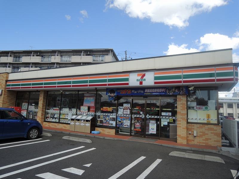 コンビニ　セブンイレブン（コンビニ）まで317m