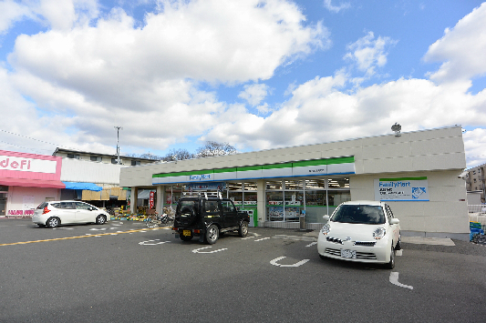 コンビニ　ファミリーマート 枚方招提南町店（コンビニ）まで1289m