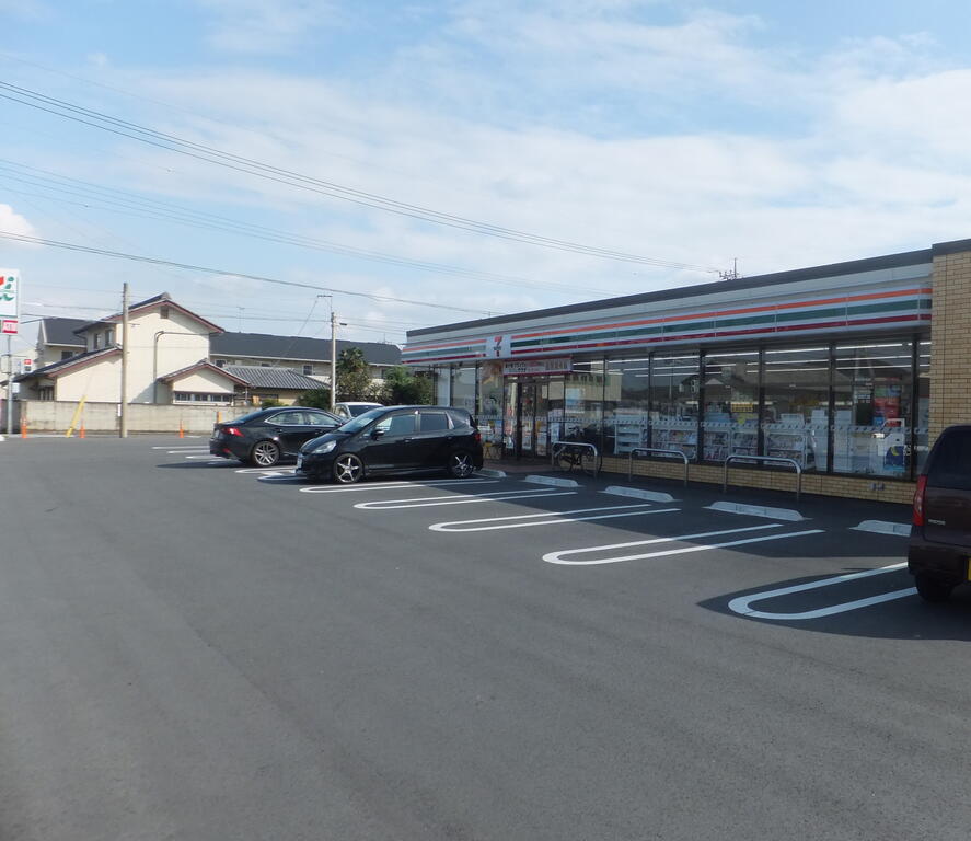 コンビニ　セブンイレブン伊勢崎堀口町店（コンビニ）まで484m