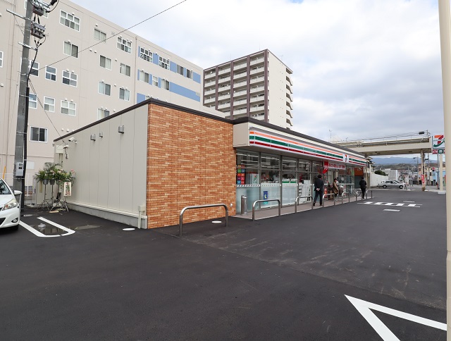 コンビニ　セブンイレブン大村本町店（コンビニ）まで331m