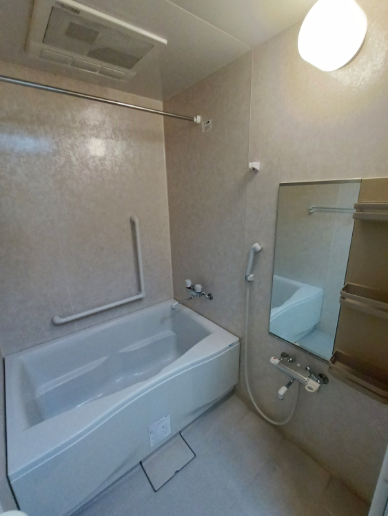 バス・シャワールーム　浴室暖房乾燥機付き＆洗濯物も干せます！(同一タイプ写真）