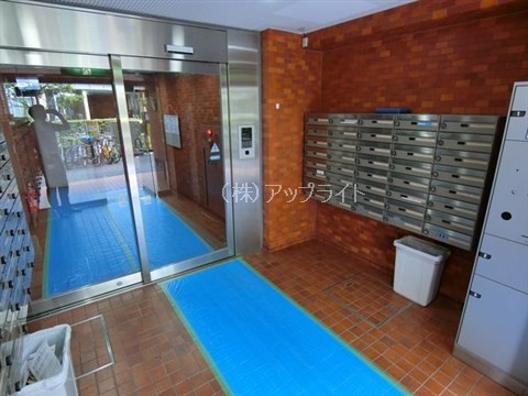 その他　オートロック付き