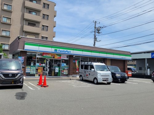 コンビニ　ファミリーマート 藤沢石川五丁目店（コンビニ）まで746m