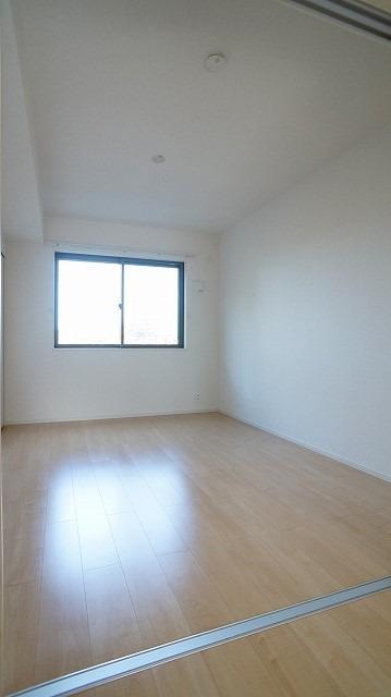 その他部屋・スペース　落ち着いて過ごせるお部屋なので、寝室にいかがでしょうか