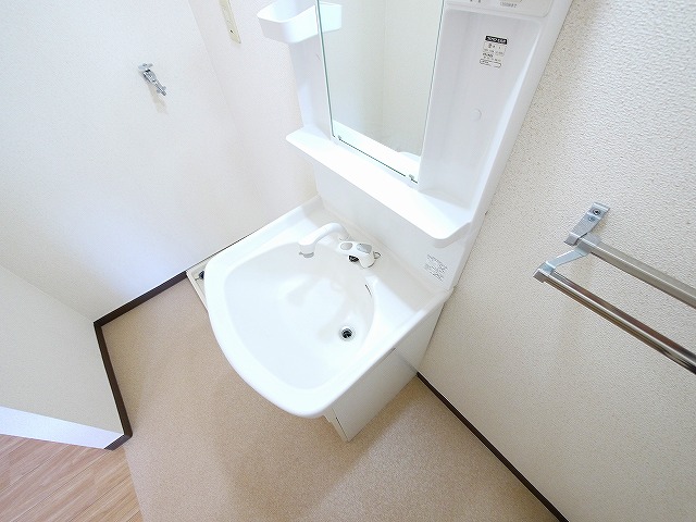 洗面設備　独立洗面台、朝の身支度には欠かせません