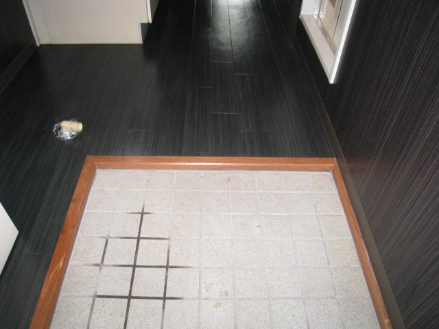 玄関　同物件、別号室のものです。