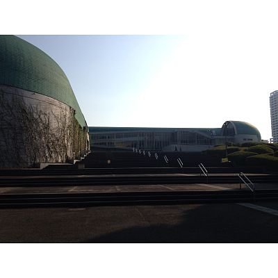 図書館　北九州市立中央図書館（図書館）まで540m