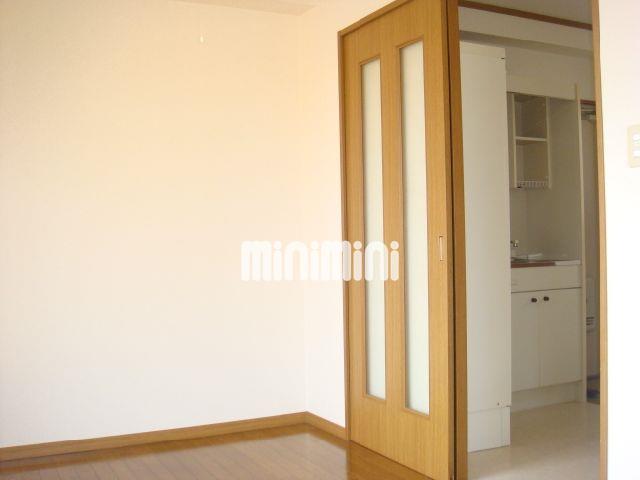 居室・リビング　広々した居室です