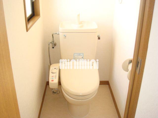 トイレ　シャワー付トイレ　窓があって明るいです