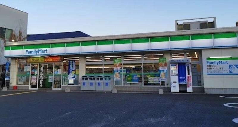 コンビニ　ファミリーマート豊中中桜塚店（コンビニ）まで327m