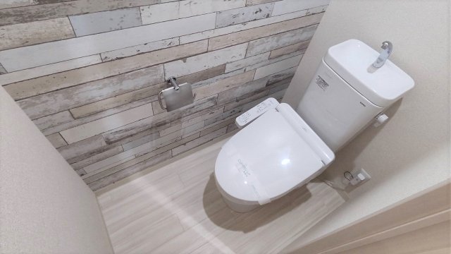 トイレ　ウォシュレット機能付きです