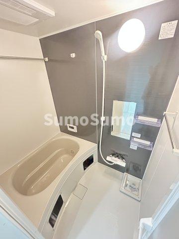 バス・シャワールーム　落ち着いた空間のお風呂です