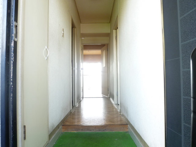 玄関　現状優先です。