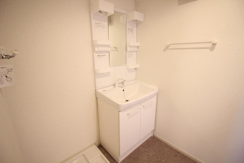 洗面設備　シャワー洗面台付き