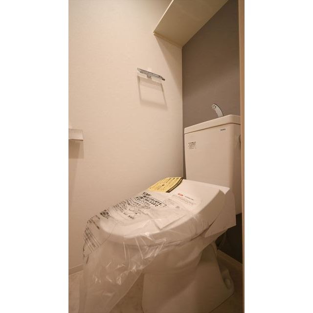 トイレ　落ち着いた色調のトイレです