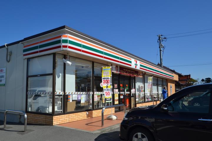 コンビニ　セブンイレブン（コンビニ）まで338m