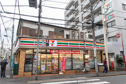 コンビニ　セブン－イレブン田端３丁目店（コンビニ）まで409m