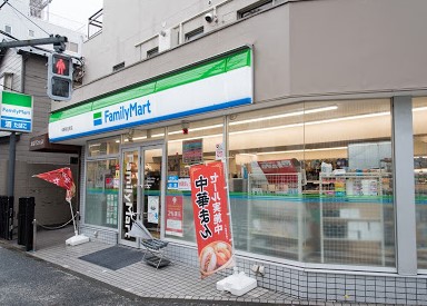 コンビニ　ファミリーマート 中野弥生町店（コンビニ）まで166m