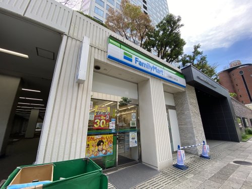 コンビニ　ファミリーマート（コンビニ）まで60m