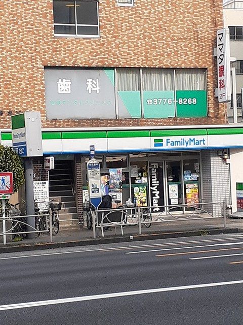 コンビニ　ファミリーマート（コンビニ）まで81m