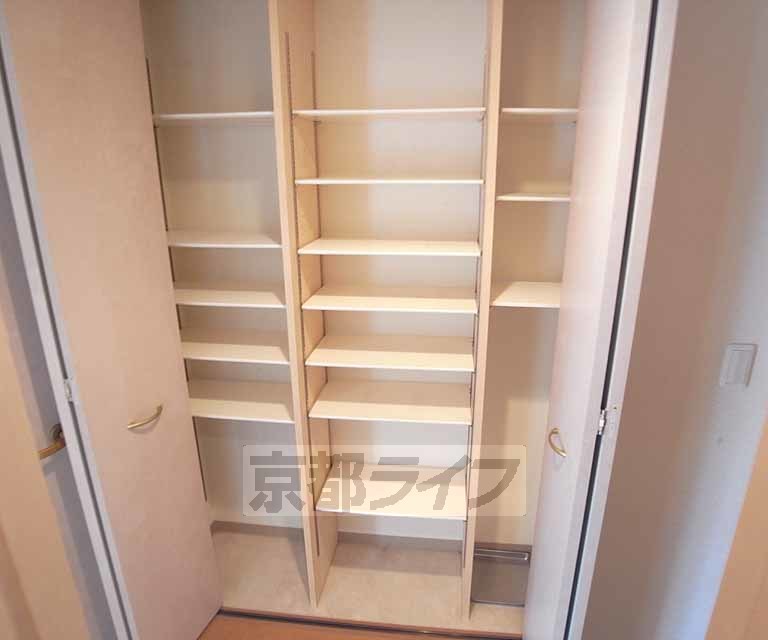 その他部屋・スペース　玄関の大きな収納です