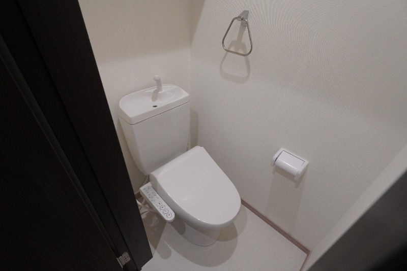 トイレ　温水洗浄便座