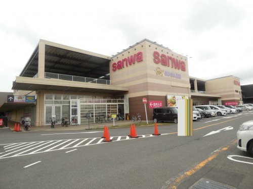 スーパー　スーパー三和（スーパー）まで642m