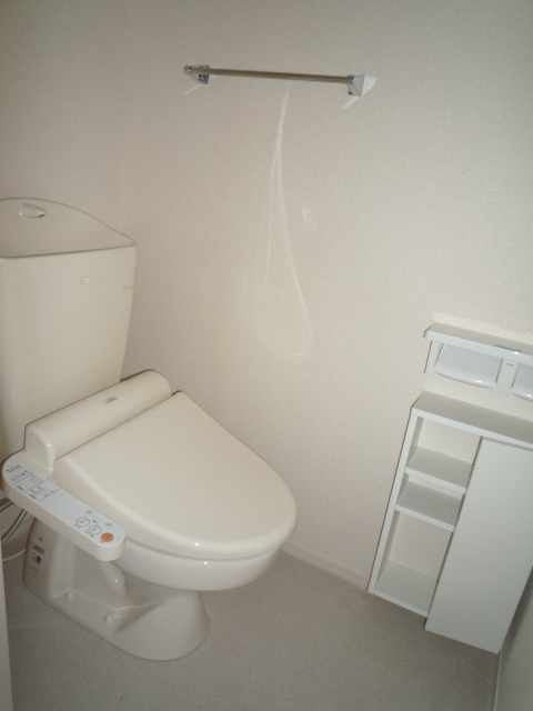 トイレ　収納棚付き！