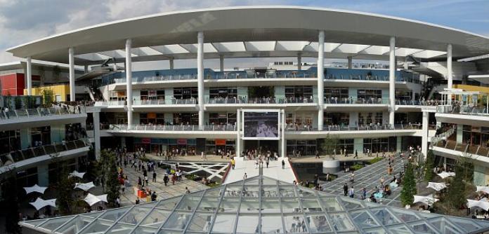 ショッピングセンター　ラゾーナ川崎（ショッピングセンター）まで905m