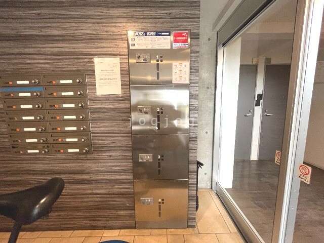 エントランス　オートロック、宅配ボックス