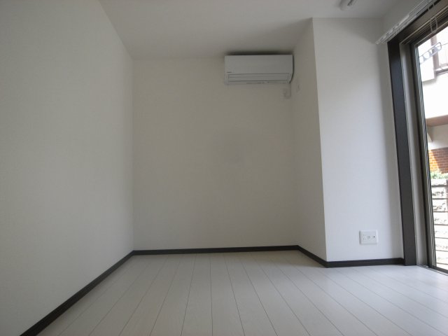 居室・リビング　こちらの居間で趣味の時間をお楽しみください