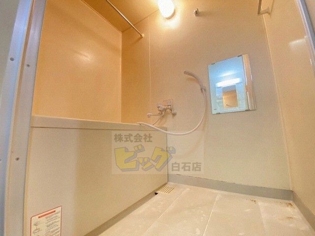 バス・シャワールーム　広々タイプのお風呂です♪