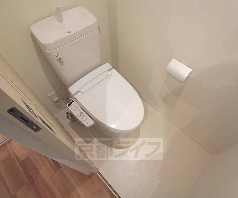 トイレ　ウォシュレット付きです・