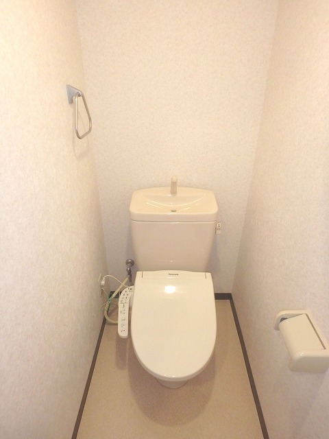 トイレ　温水洗浄便座付き☆