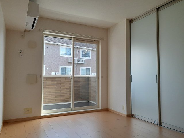 居室・リビング　こちらのリビングで趣味の時間をお楽しみください