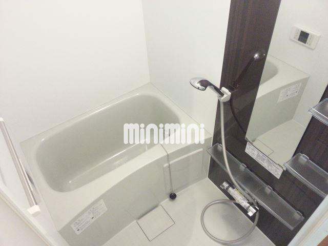 バス・シャワールーム　お風呂もきれいですね　浴室乾燥機付き