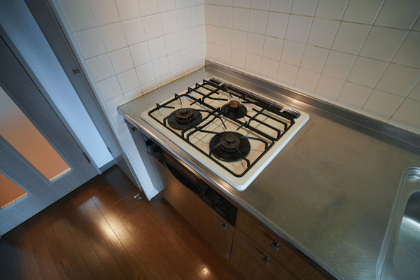 キッチン　同じ建物の別のお部屋