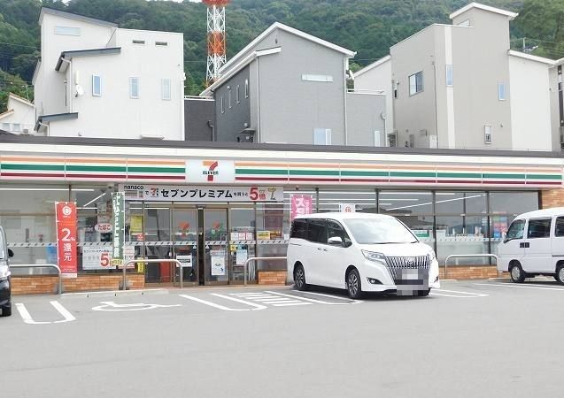 コンビニ　セブンイレブン（コンビニ）まで800m