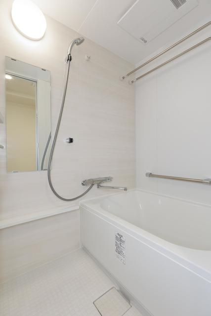 バス・シャワールーム　※別部屋の写真です