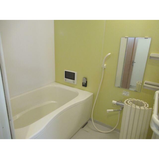 バス・シャワールーム　同建物、別部屋の写真を使用しております。