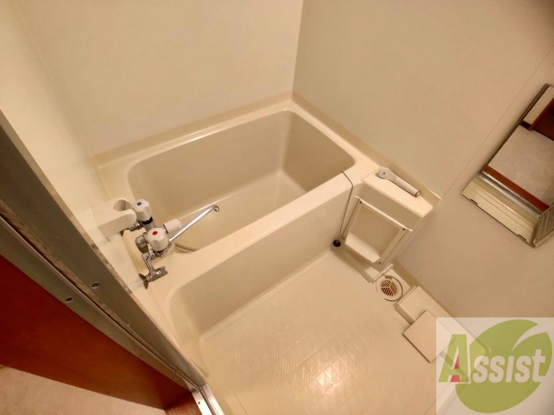 バス・シャワールーム　お風呂です。ゆっくりお風呂につかるのも体に良いですね