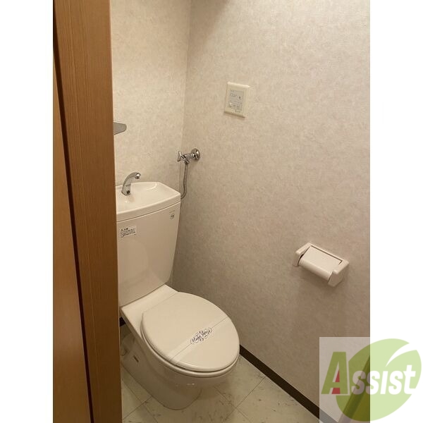 トイレ　ウォシュレット機能がついたトイレ。安心して使用できますね。