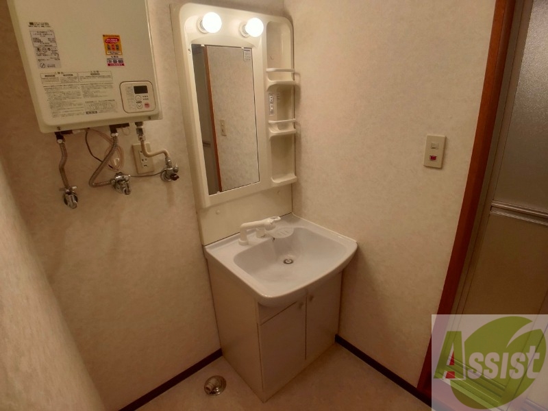 洗面設備　シャンプードレッサー。身支度はここでばっちりですね。