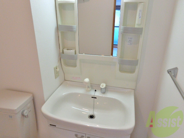 洗面設備　独立洗面台があります、朝の身支度もバッチリ