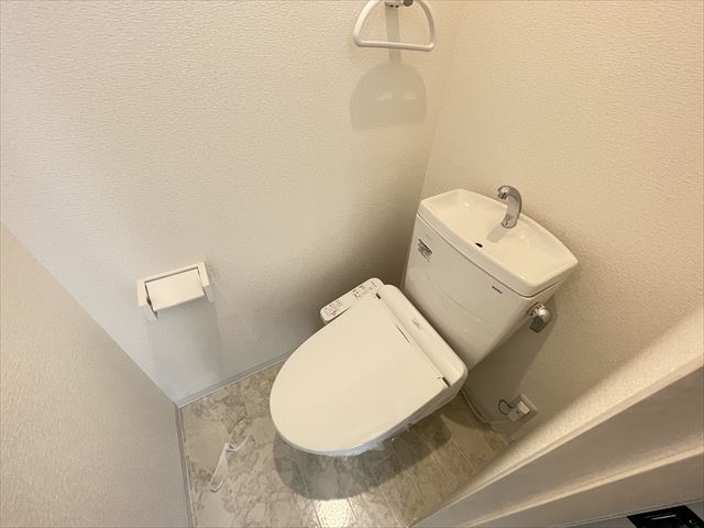 トイレ　温水洗浄便座