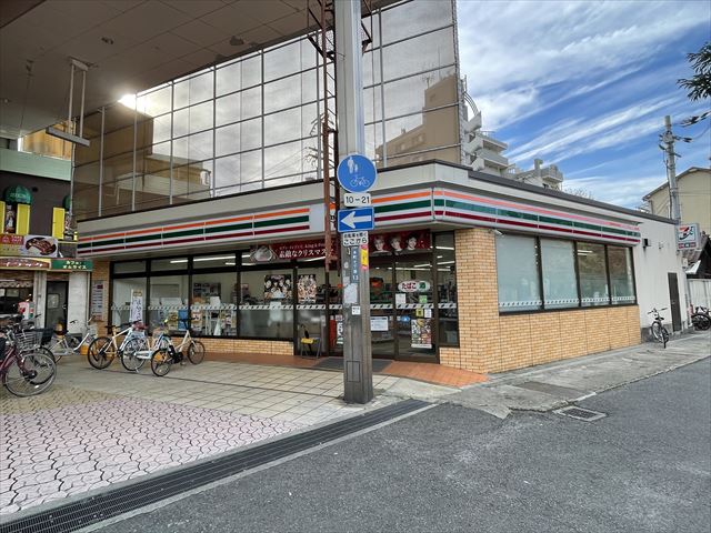 コンビニ　セブンイレブン八尾本町7丁目店（コンビニ）まで244m